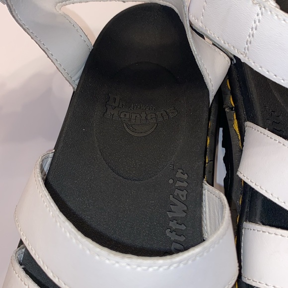 Dr.Martens Blaire Sandal, White,Size 9
The signature pull loop & chunky sole - Picture 7 of 13